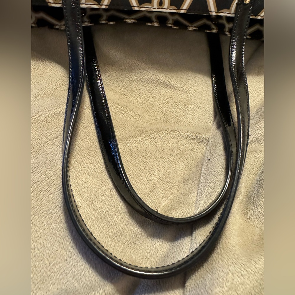 Kate Spade tote. Black with white/tan design. Snap closure. Excellent condition - Picture 14 of 14